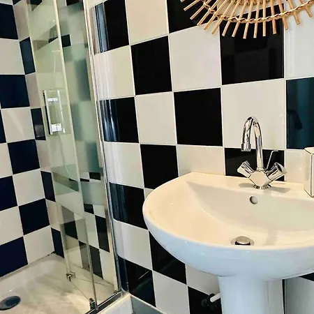 Triplex Au Coeur De Avec Wifi, Pres De La - Fr-1-418-261 *