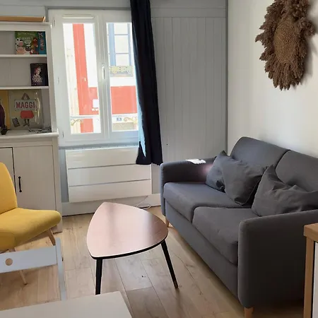 Triplex Au Coeur De Avec Wifi, Pres De La - Fr-1-418-261 Apartment *